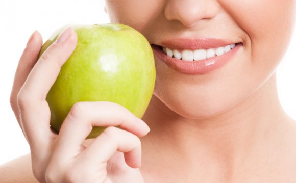 4 All-Natural Teeth Whitening
