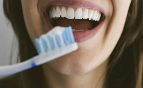 Teeth Whitening Kits: The Ones