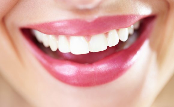 Whiten Teeth Naturally With No
