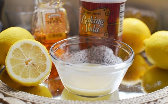 Natural teeth whitening baking soda and lemon