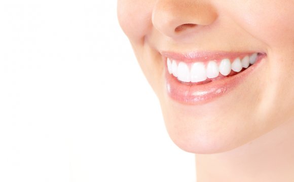 Teeth Whitening with veneers