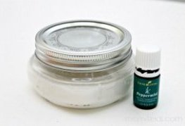 How to make homemade whitening toothpaste